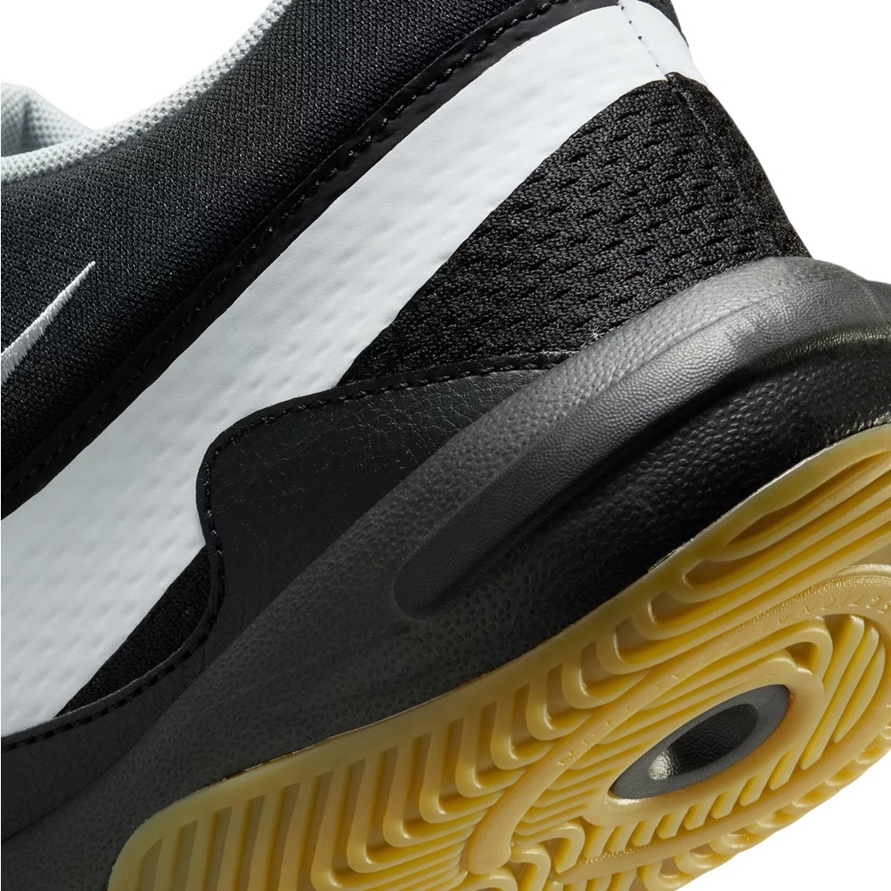 Nike Black and White volleyball court shoes - Picture 14 of 14